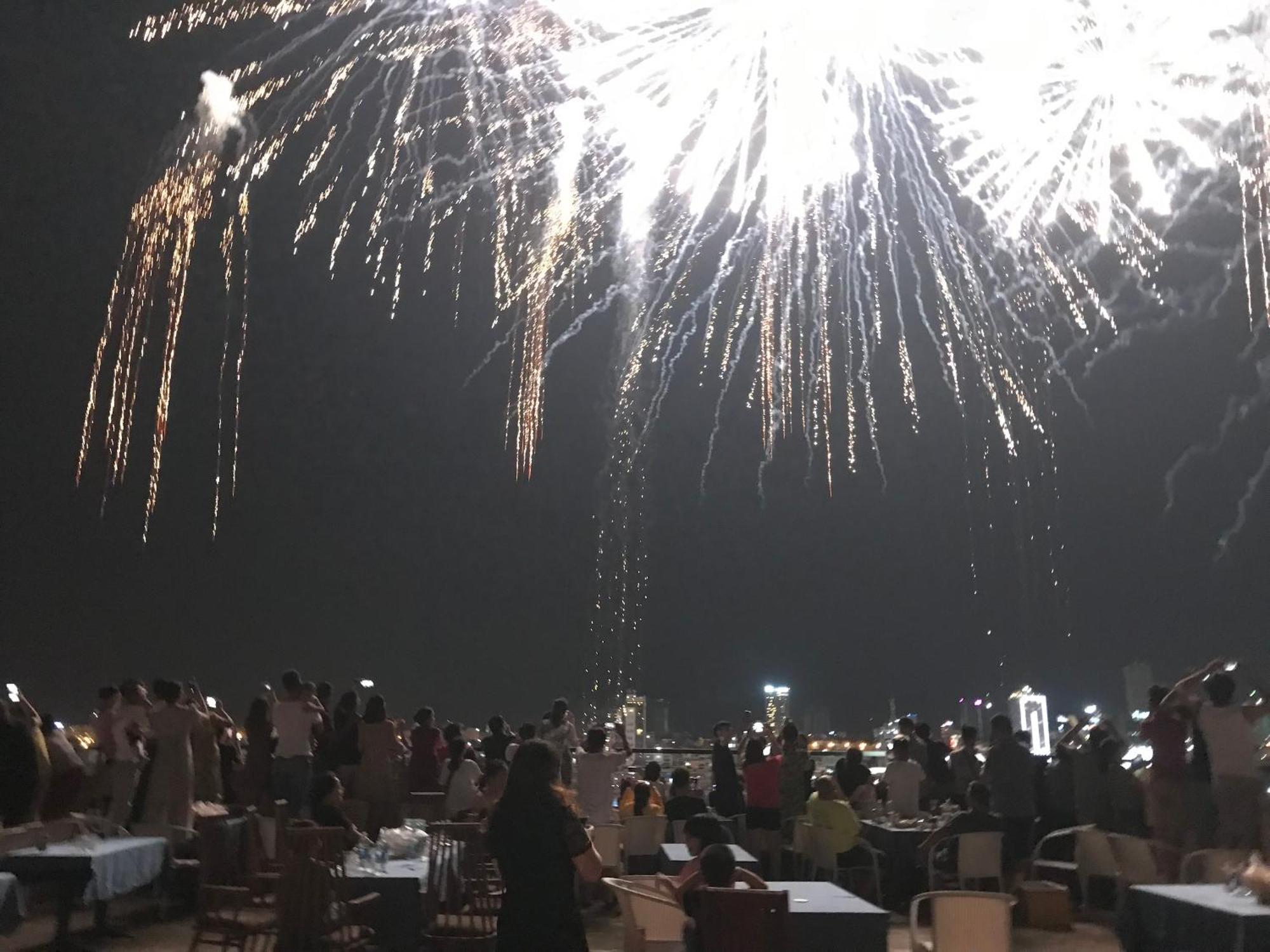 Kaka Hotel Han River Дананг Екстер'єр фото